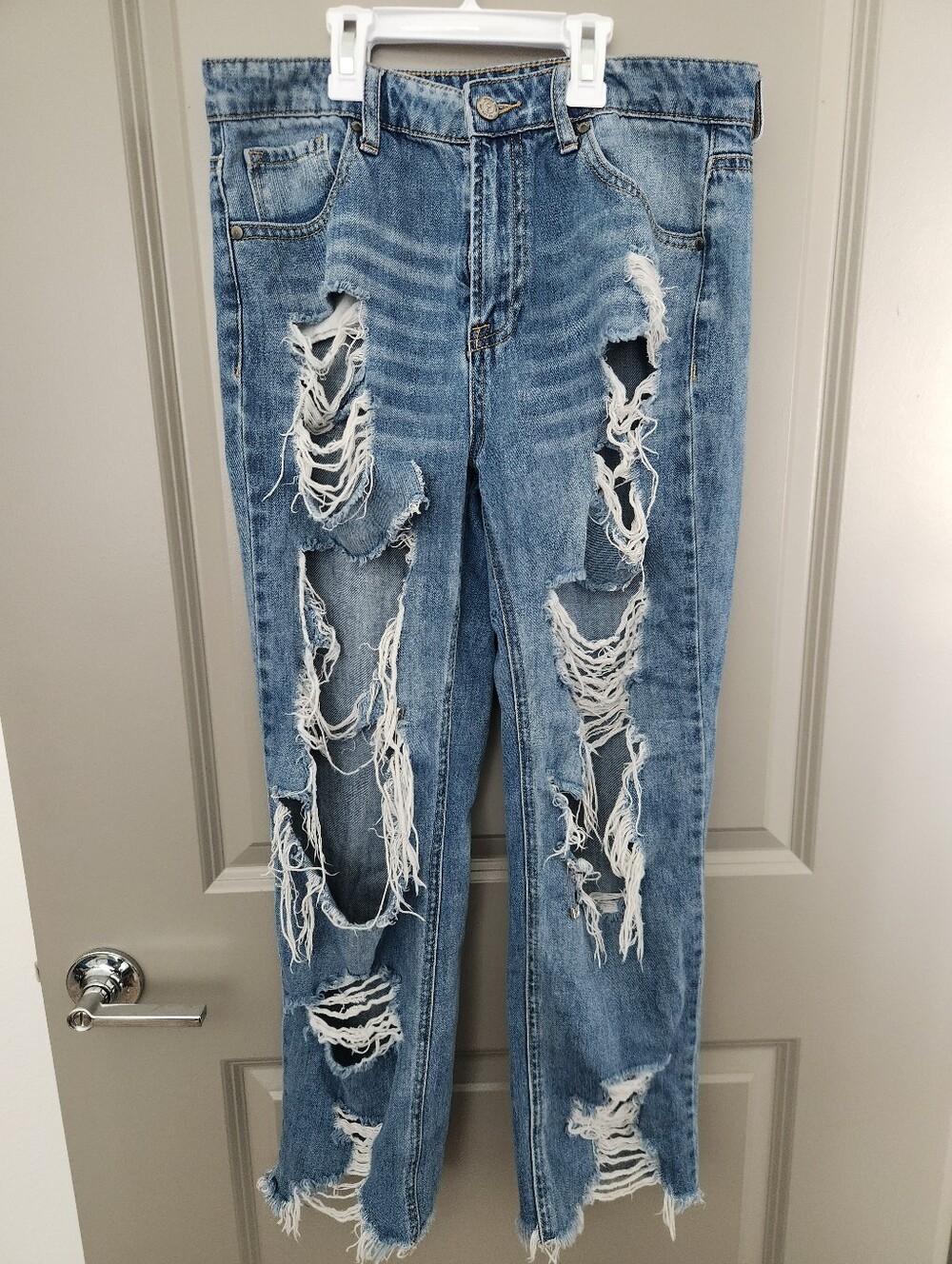 Women's Straight Leg Ripped Jeans in Light Blue - Fashionable Distressed Denim